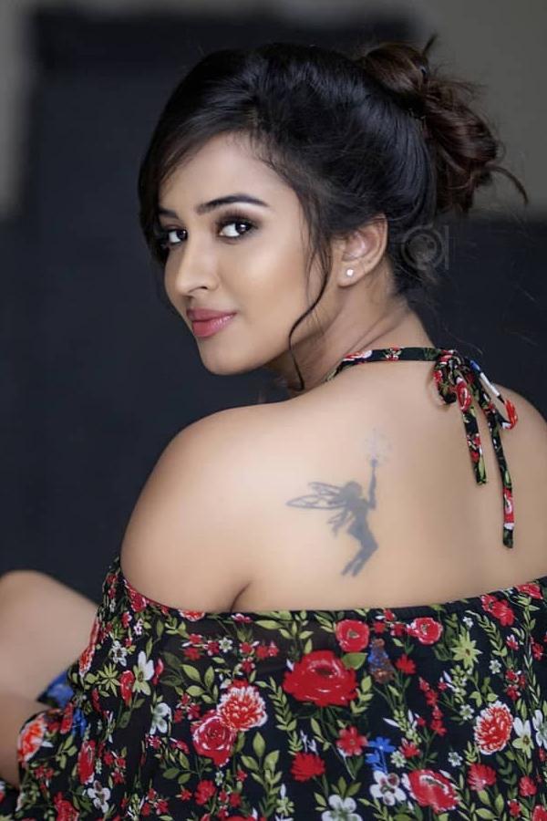 Actress Pujita Ponnada exclusive photos gallery - Sakshi5