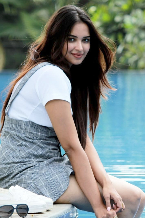 Actress Pujita Ponnada exclusive photos gallery - Sakshi6