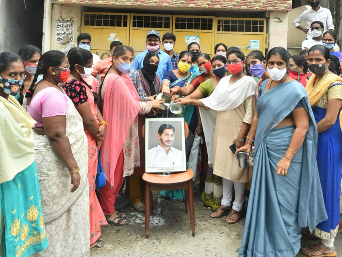 cm ys Jagan Launches ysr Asara Scheme Photo Gallery - Sakshi11