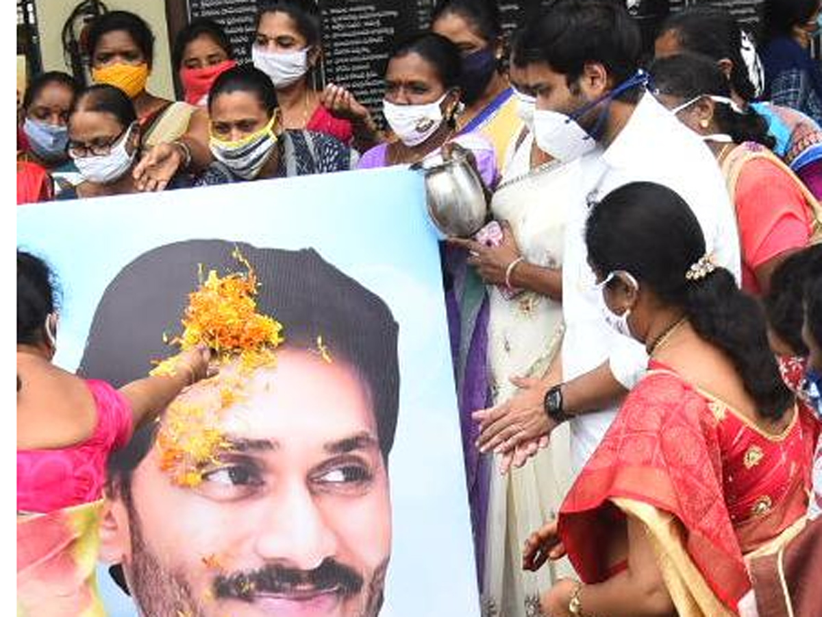 cm ys Jagan Launches ysr Asara Scheme Photo Gallery - Sakshi14
