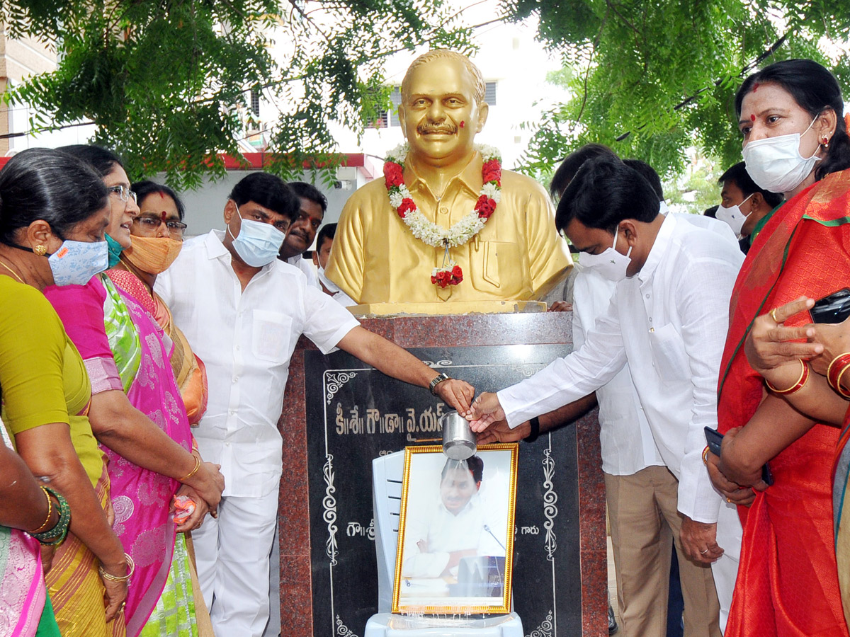 cm ys Jagan Launches ysr Asara Scheme Photo Gallery - Sakshi16