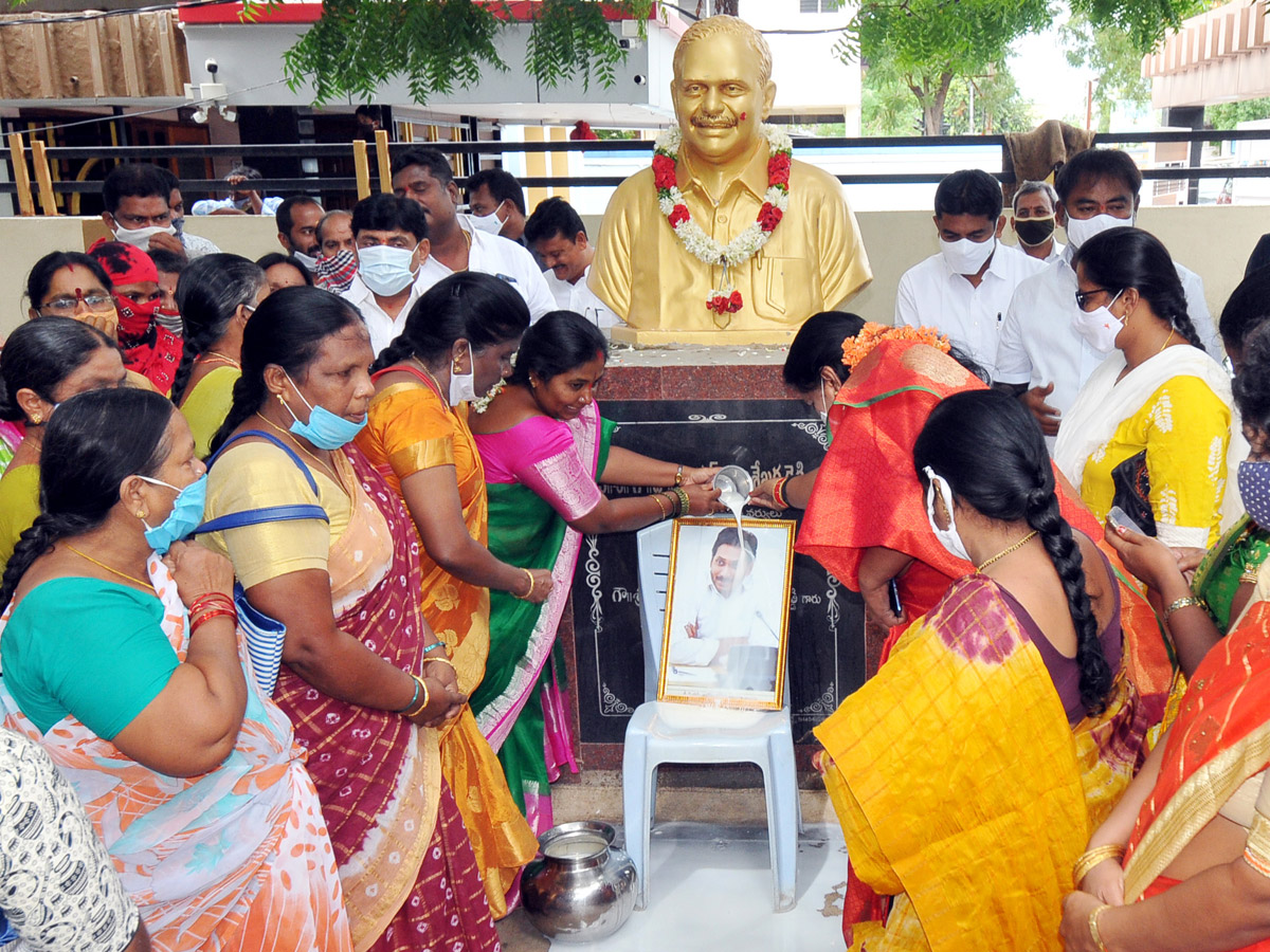 cm ys Jagan Launches ysr Asara Scheme Photo Gallery - Sakshi2