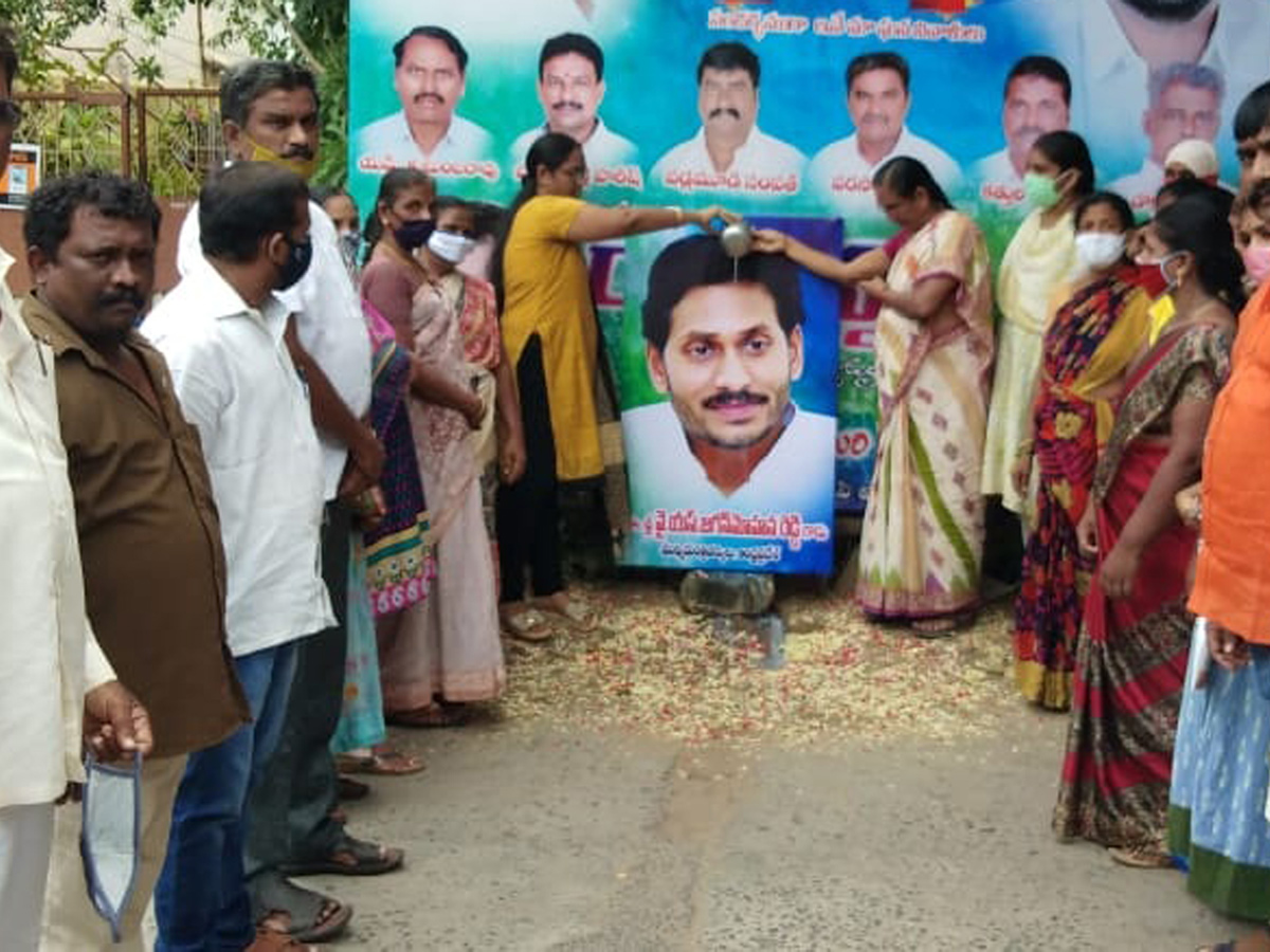 cm ys Jagan Launches ysr Asara Scheme Photo Gallery - Sakshi3