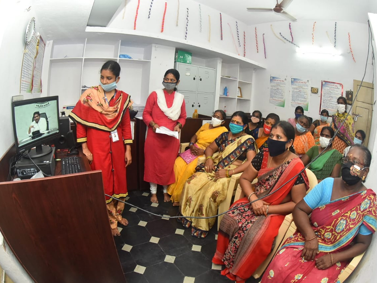 cm ys Jagan Launches ysr Asara Scheme Photo Gallery - Sakshi5