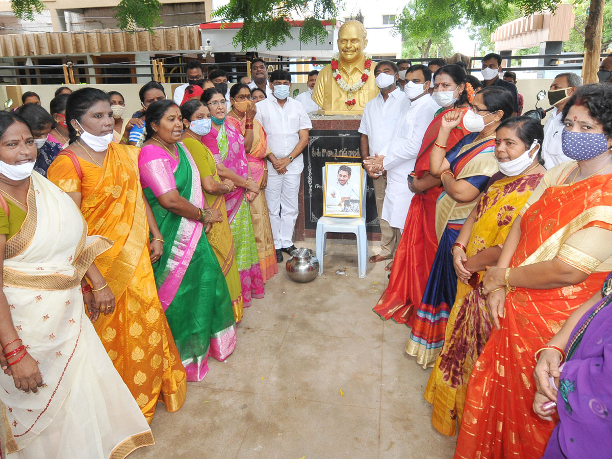 cm ys Jagan Launches ysr Asara Scheme Photo Gallery - Sakshi8