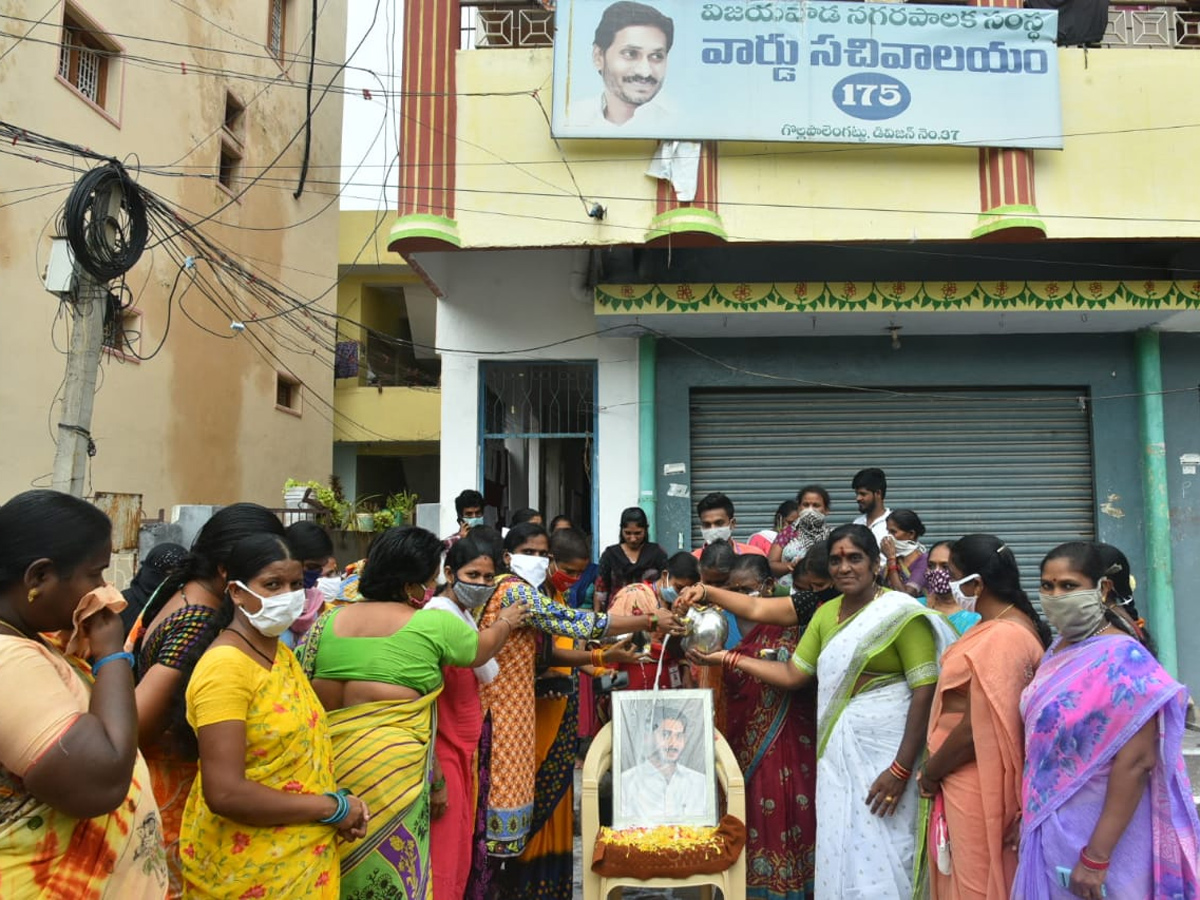 cm ys Jagan Launches ysr Asara Scheme Photo Gallery - Sakshi9