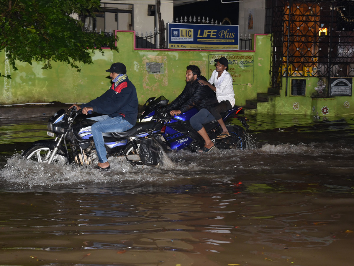 Heavy Rain in Andhra Pradesh Photo Gallery - Sakshi33