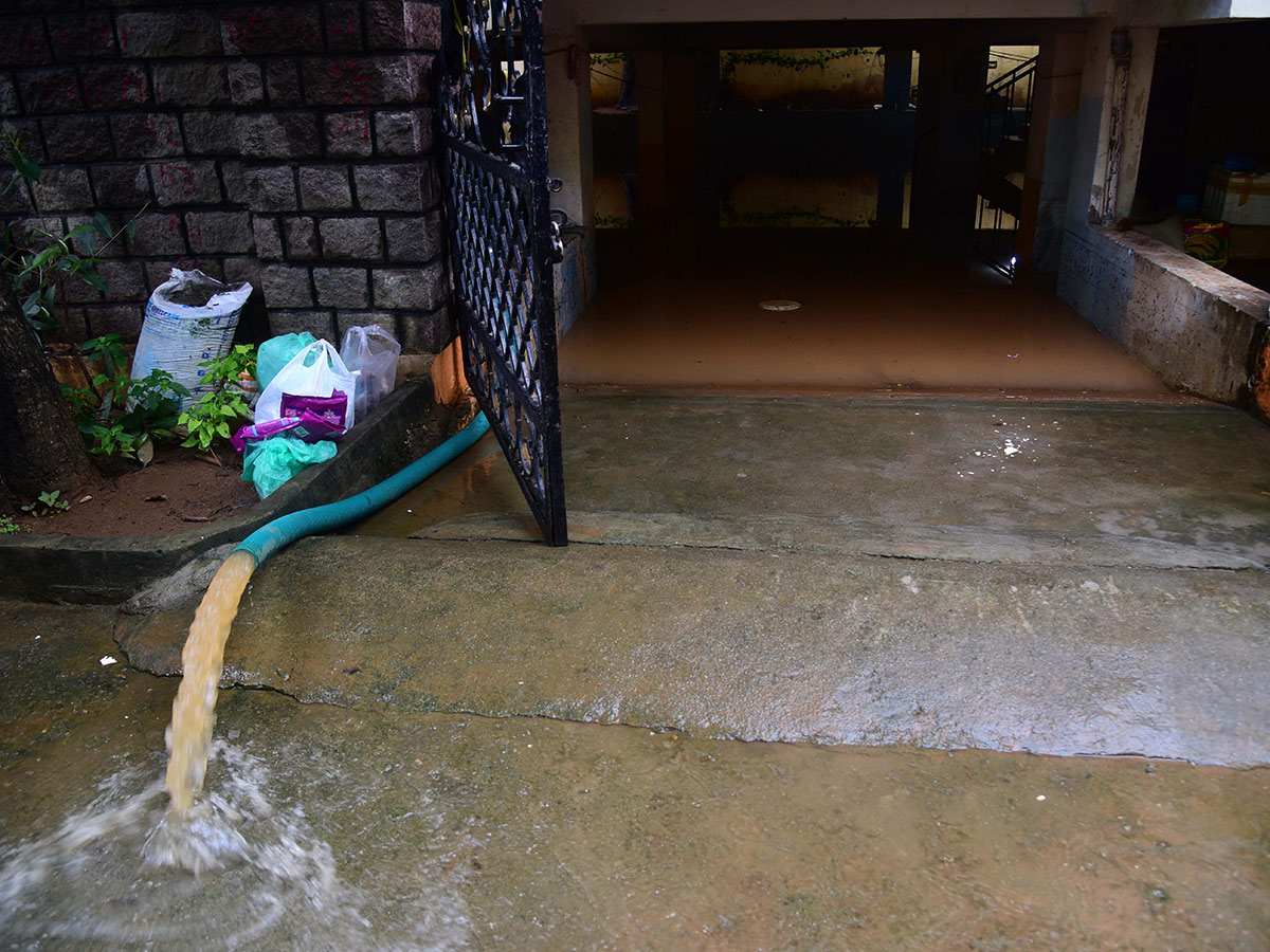Heavy Rains in Hyderabad Photos - Sakshi19