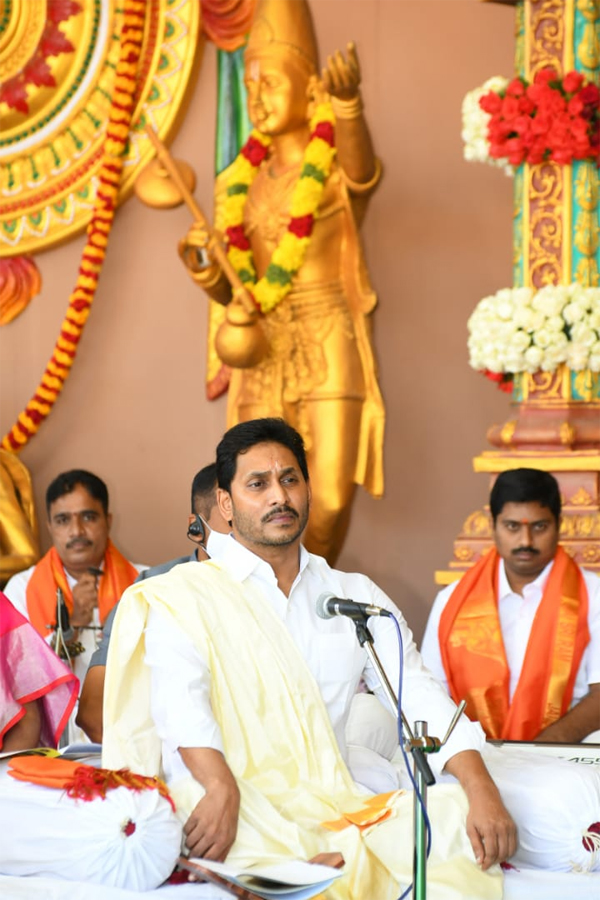 CM YS Jagan And Yeddyurappa Participated In Brahmotsavam - Sakshi20