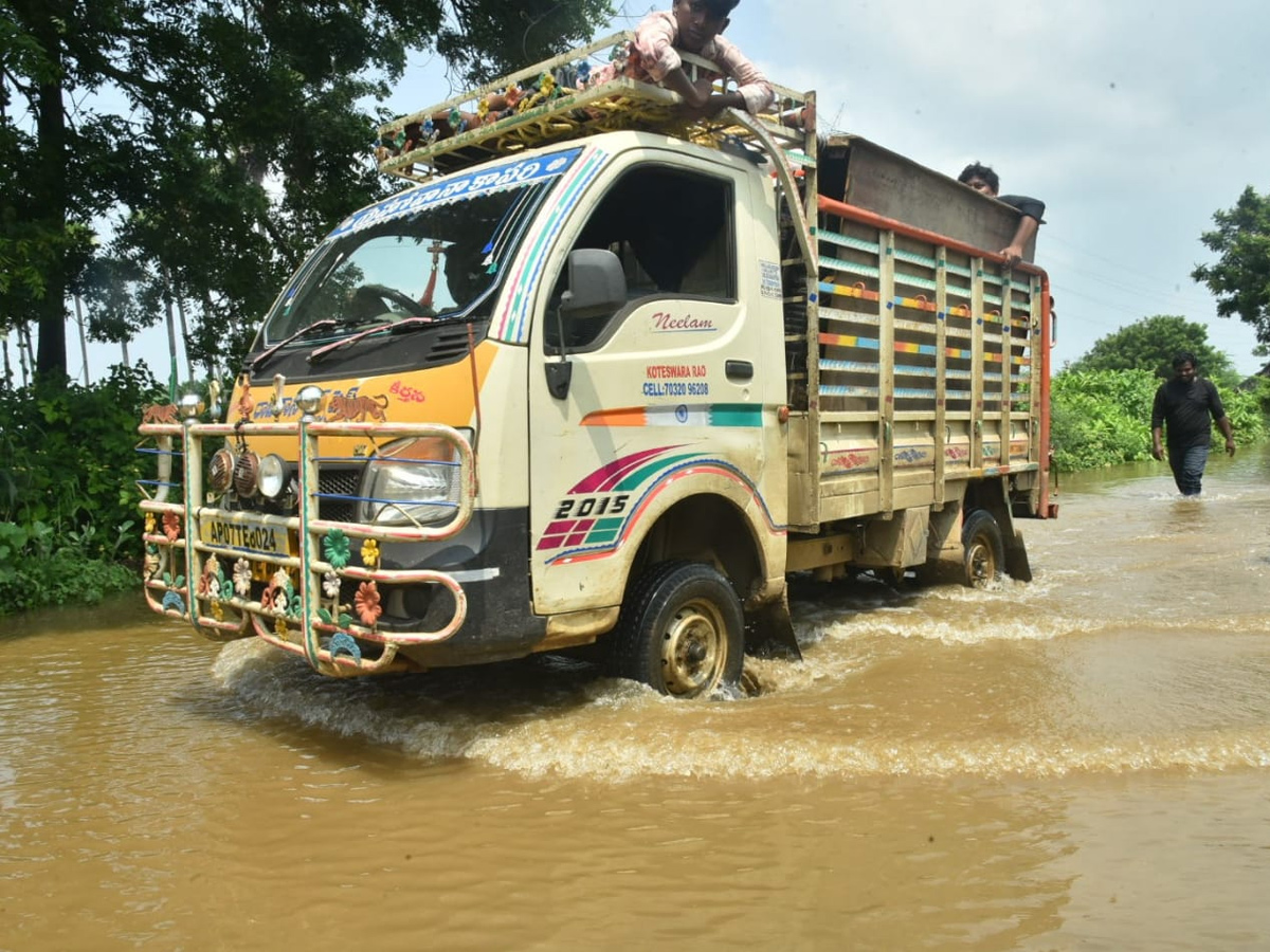 heavy waterfall in krishna river photo gallery - Sakshi12