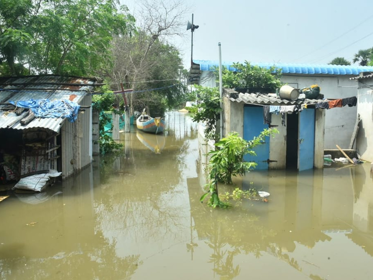 heavy waterfall in krishna river photo gallery - Sakshi26