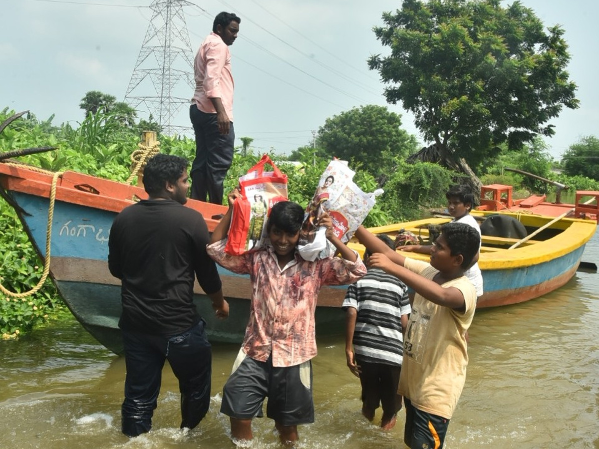 heavy waterfall in krishna river photo gallery - Sakshi7