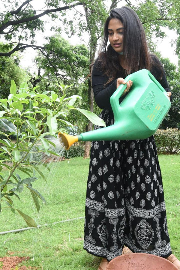 Bigg Boss Season 4 Dethadi Alekhya Harika Photo Gallery - Sakshi19