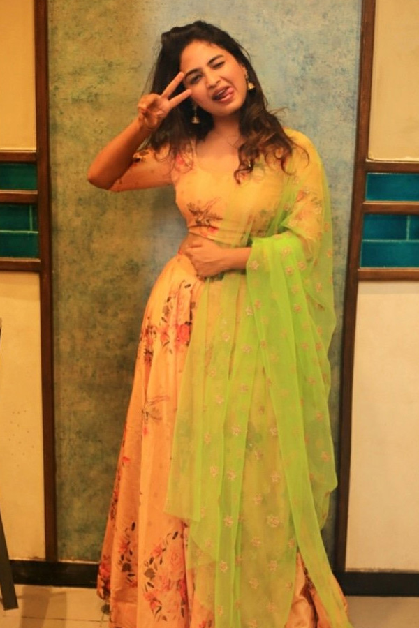 Bigg Boss Season 4 Dethadi Alekhya Harika Photo Gallery - Sakshi24
