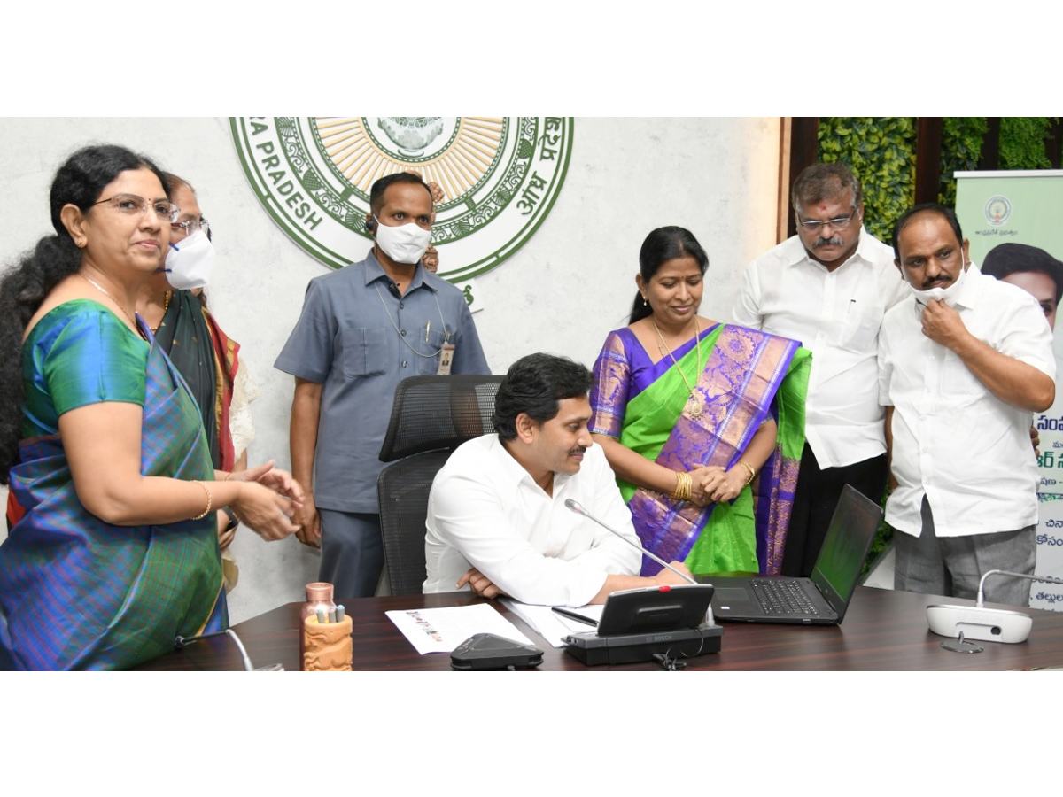 CM YS Jagan Launched YSR Sampurna Poshana Schemes Photo Gallery - Sakshi2