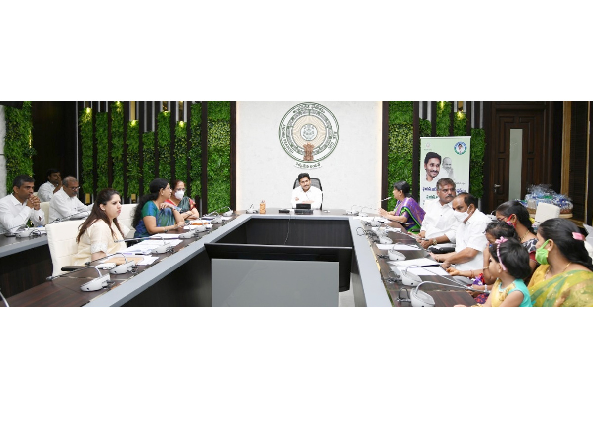 CM YS Jagan Launched YSR Sampurna Poshana Schemes Photo Gallery - Sakshi3