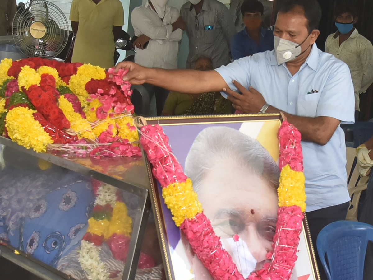 Jaya Prakash Reddys funeral ended Photo Gallery - Sakshi11