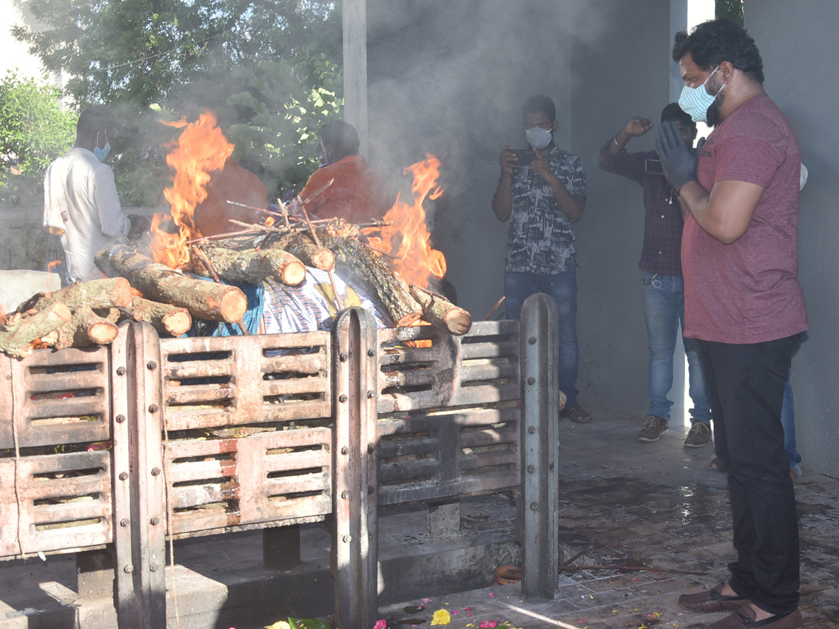 Jaya Prakash Reddys funeral ended Photo Gallery - Sakshi12