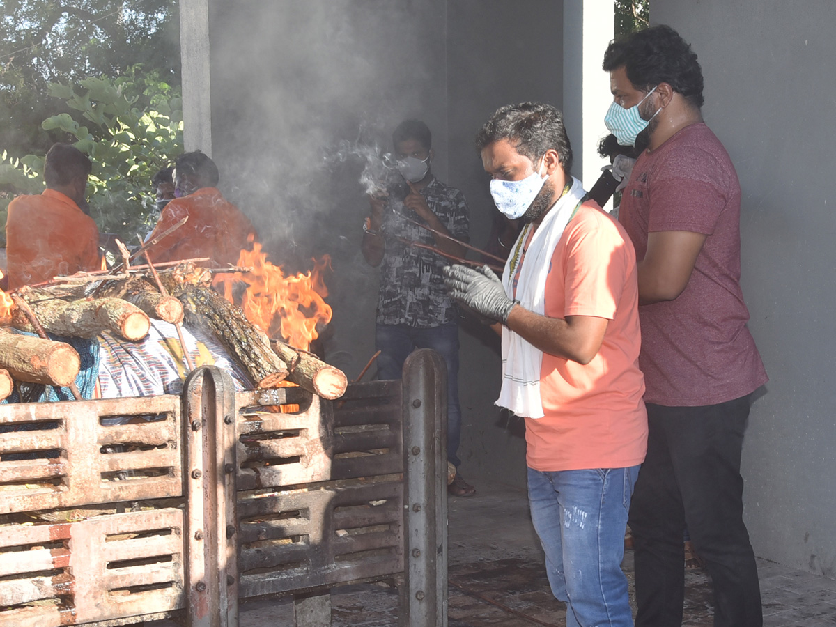 Jaya Prakash Reddys funeral ended Photo Gallery - Sakshi13