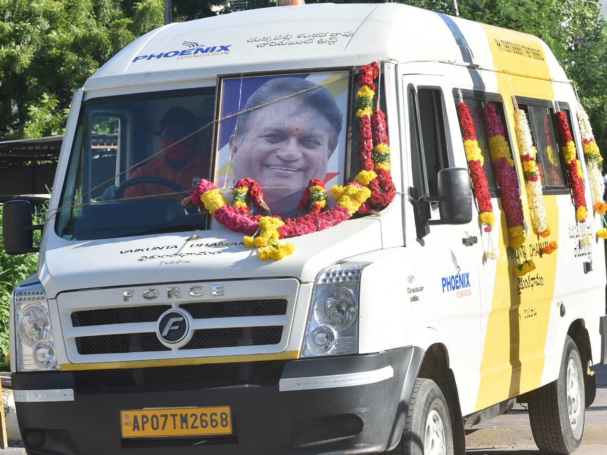 Jaya Prakash Reddys funeral ended Photo Gallery - Sakshi17