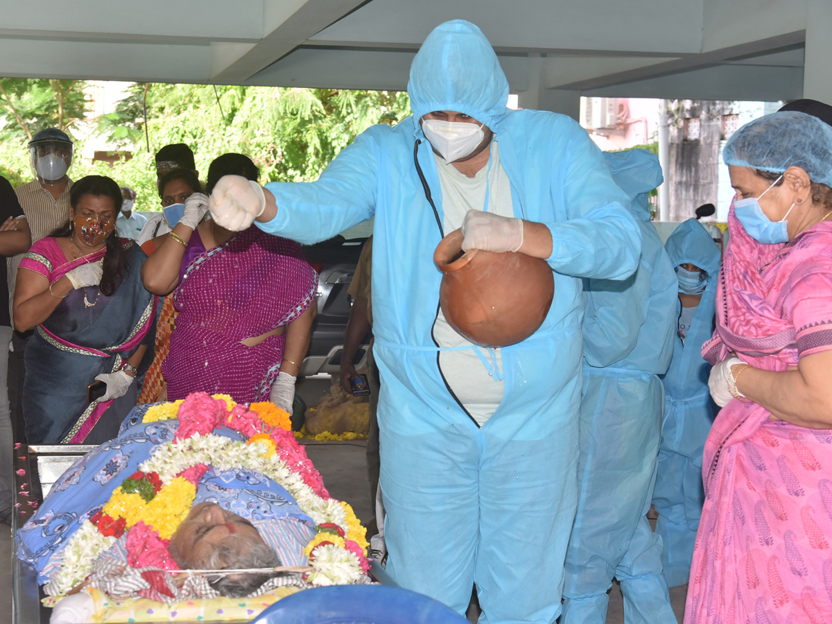 Jaya Prakash Reddys funeral ended Photo Gallery - Sakshi19