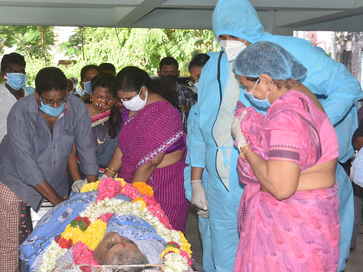 Jaya Prakash Reddys funeral ended Photo Gallery - Sakshi20