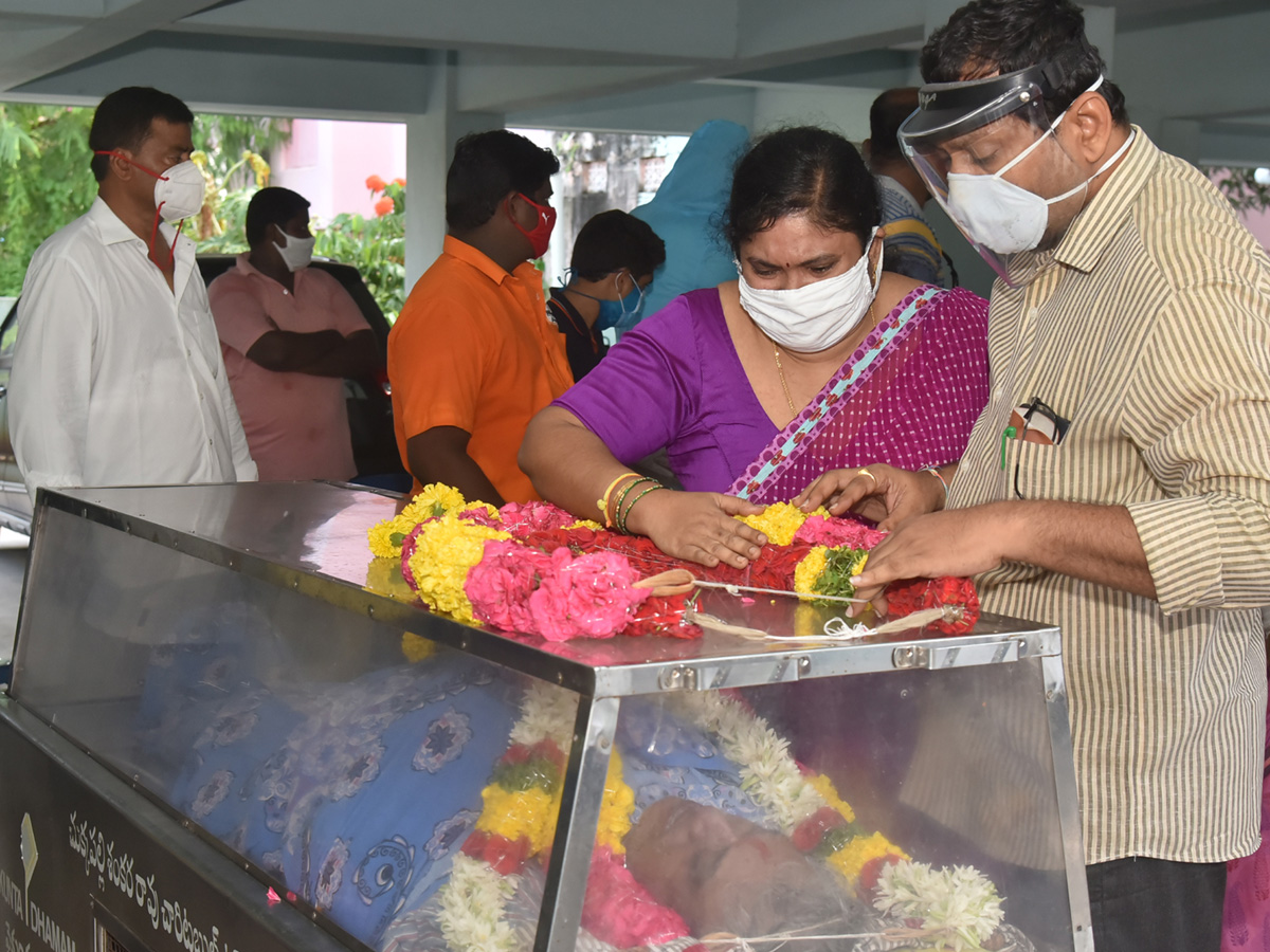 Jaya Prakash Reddys funeral ended Photo Gallery - Sakshi23