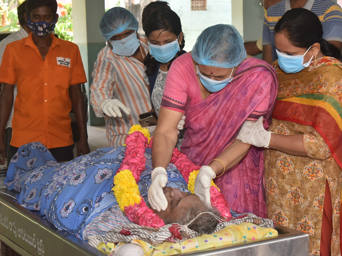 Jaya Prakash Reddys funeral ended Photo Gallery - Sakshi25