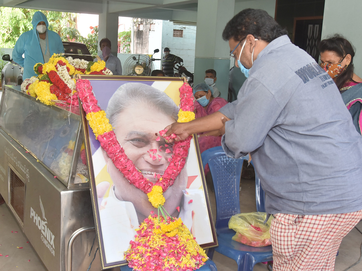 Jaya Prakash Reddys funeral ended Photo Gallery - Sakshi4