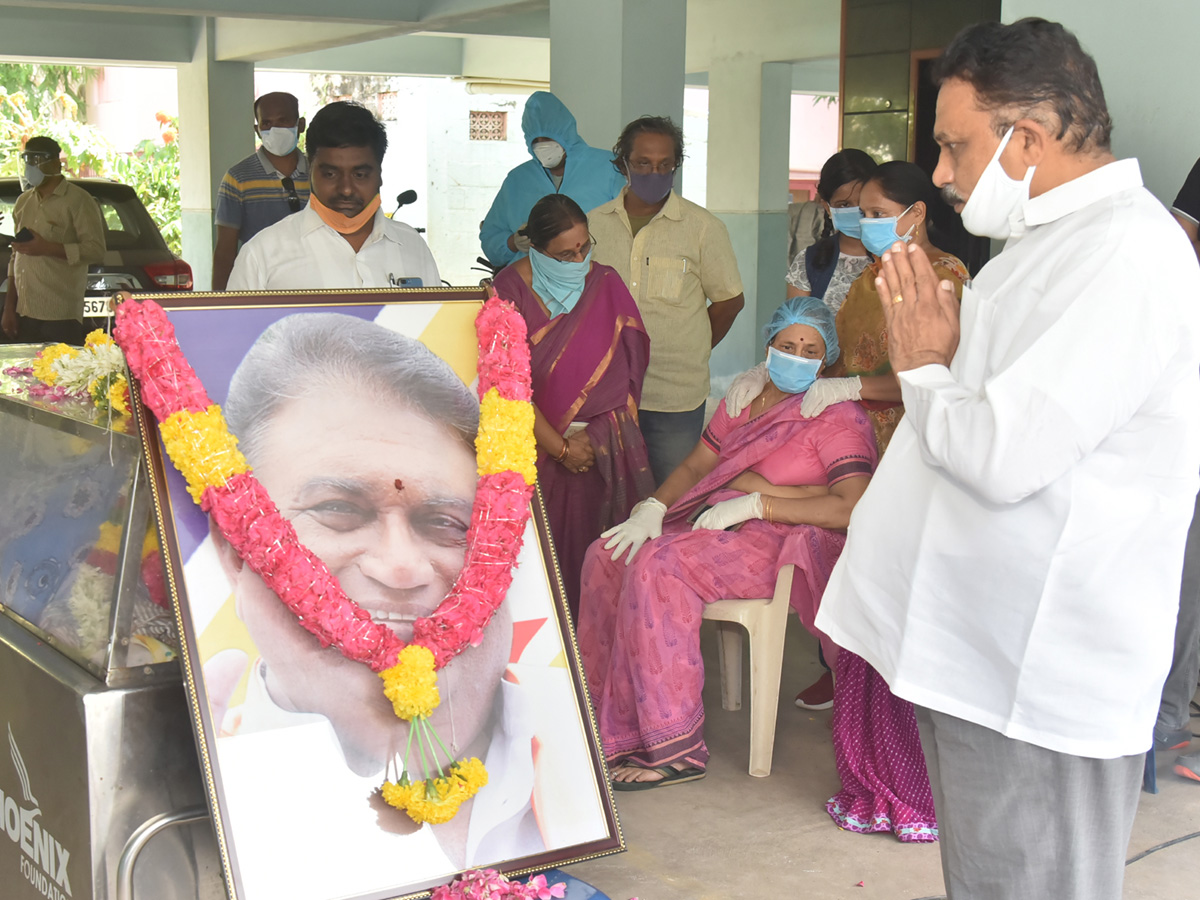 Jaya Prakash Reddys funeral ended Photo Gallery - Sakshi10
