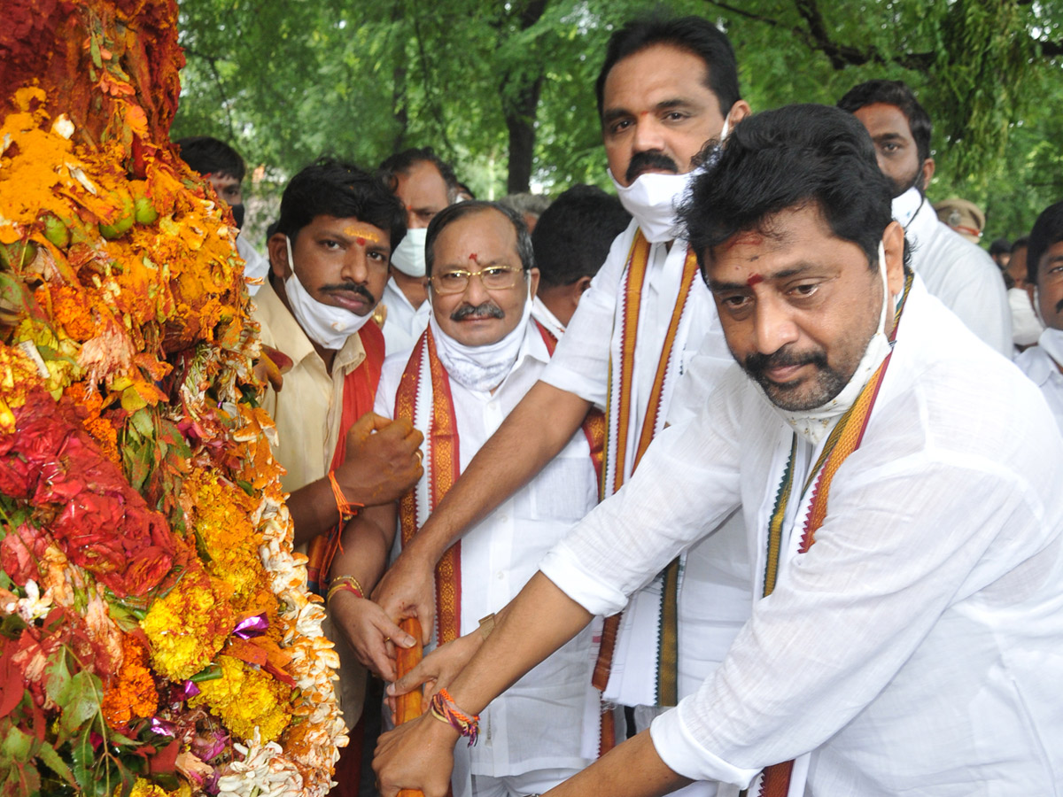 Sri Pydithalli Ammavari Temple Vizianagaram Photos - Sakshi4