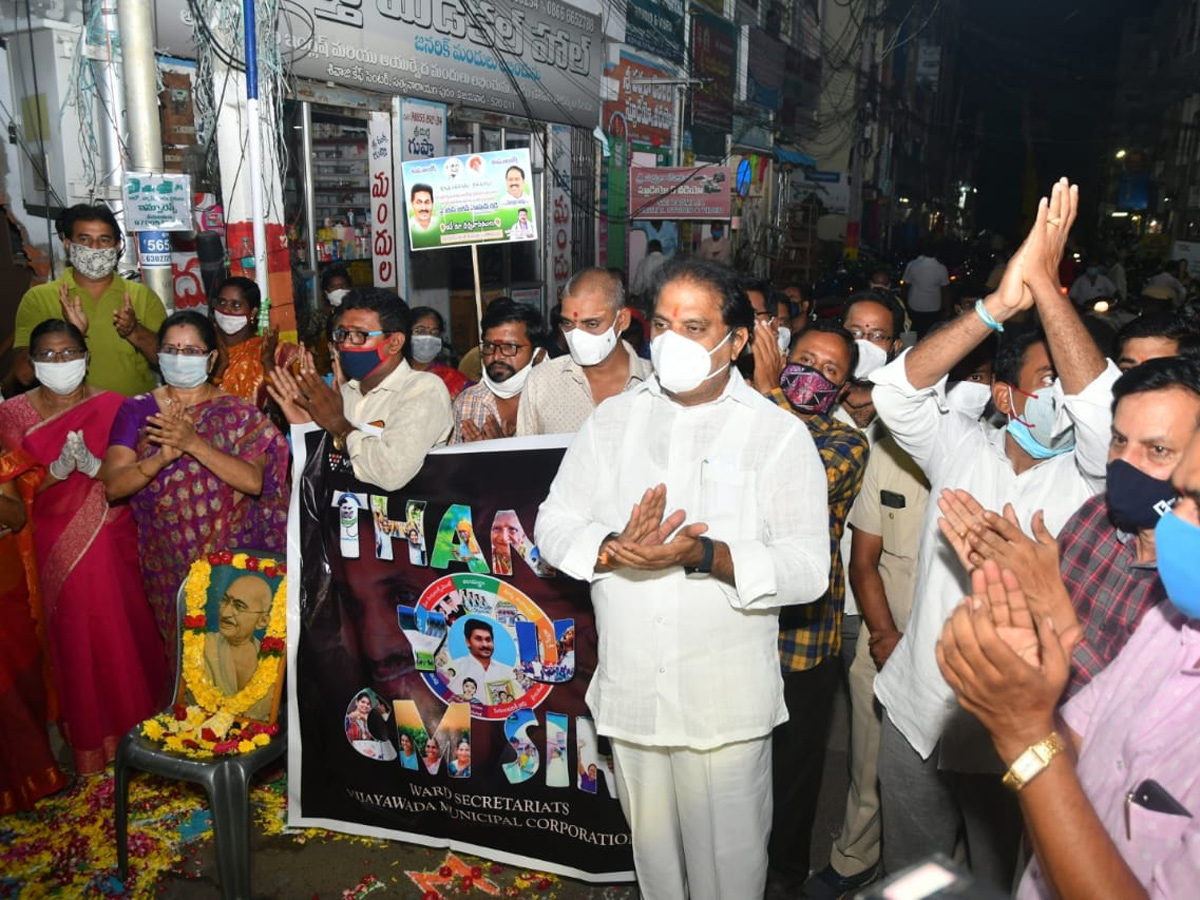 AP CM YS Jagan Clapping for Village Volunteers Photo Gallery - Sakshi5