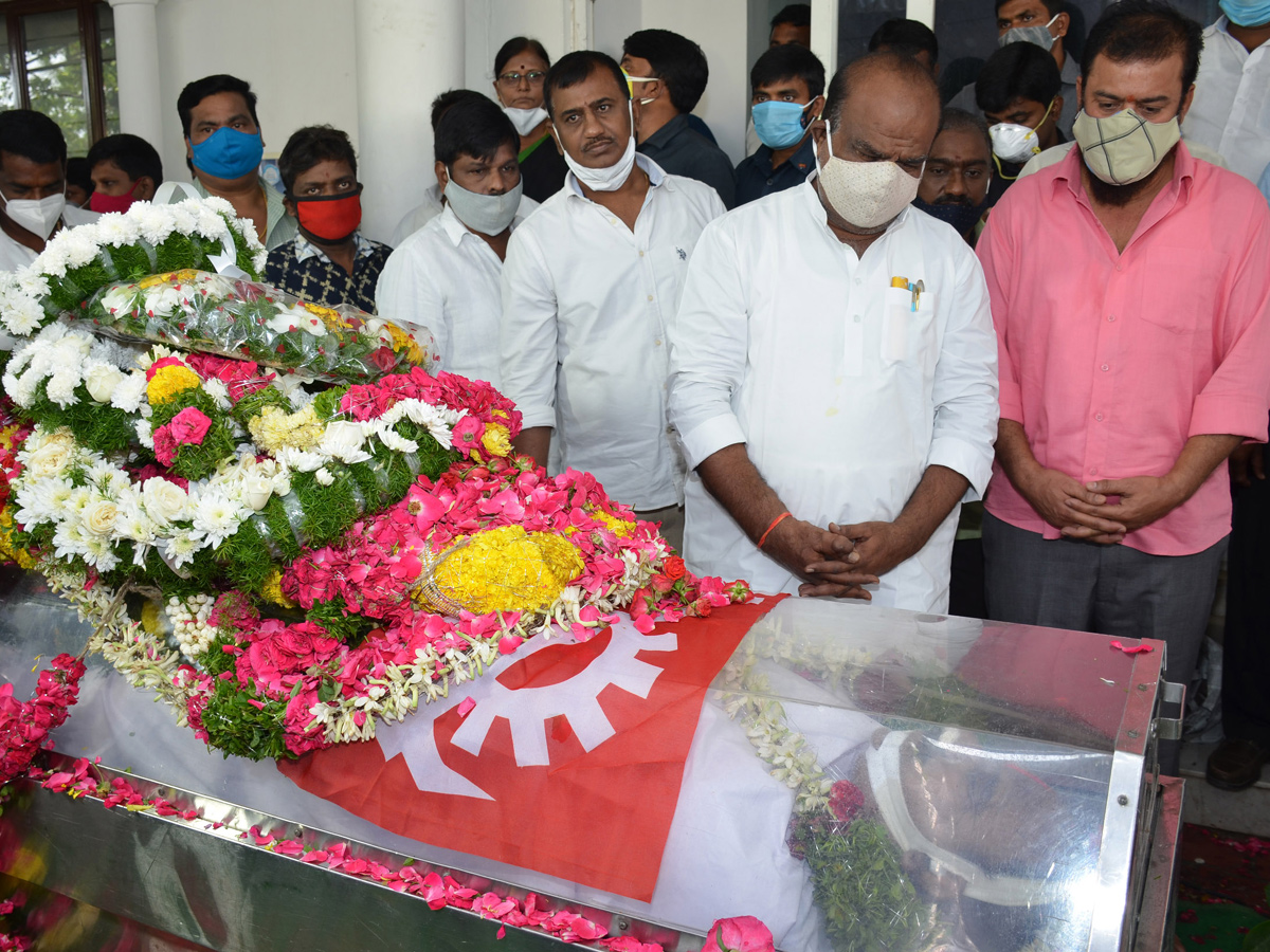 Former Home Minister Nayani Narasimha Reddy Funeral Completed at Maha Prasthanam - Sakshi11