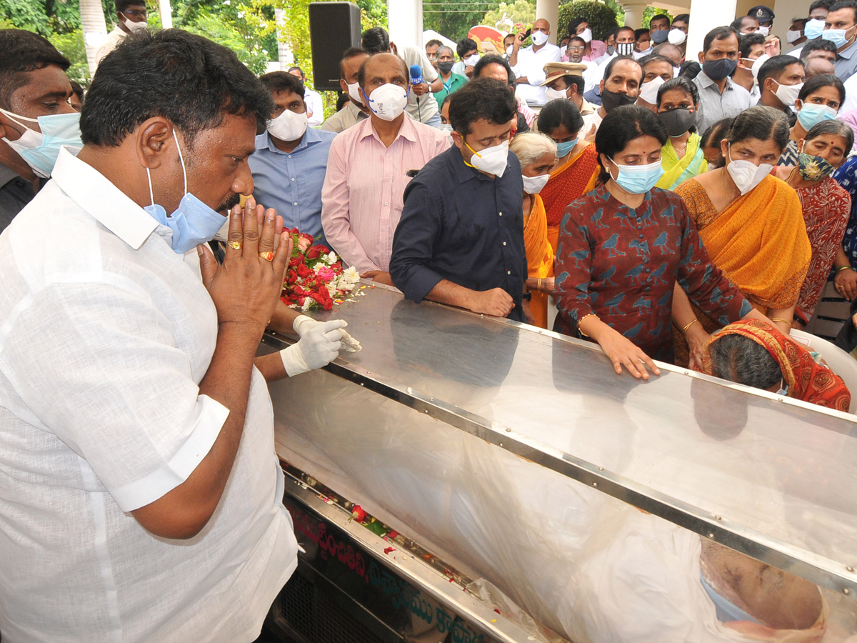 AP CM YS Jagans Father In Law EC Gangi Reddy Funeral Photo Gallery - Sakshi25