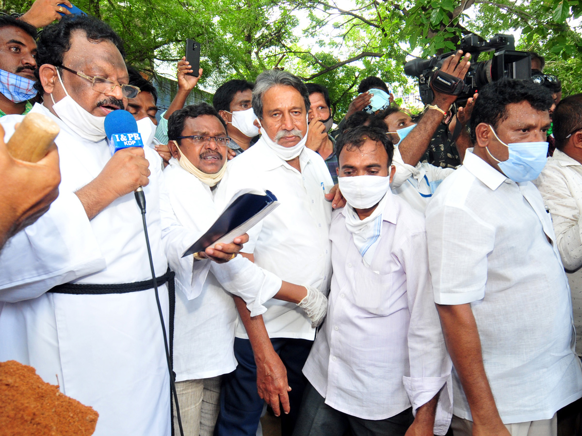 AP CM YS Jagans Father In Law EC Gangi Reddy Funeral Photo Gallery - Sakshi27