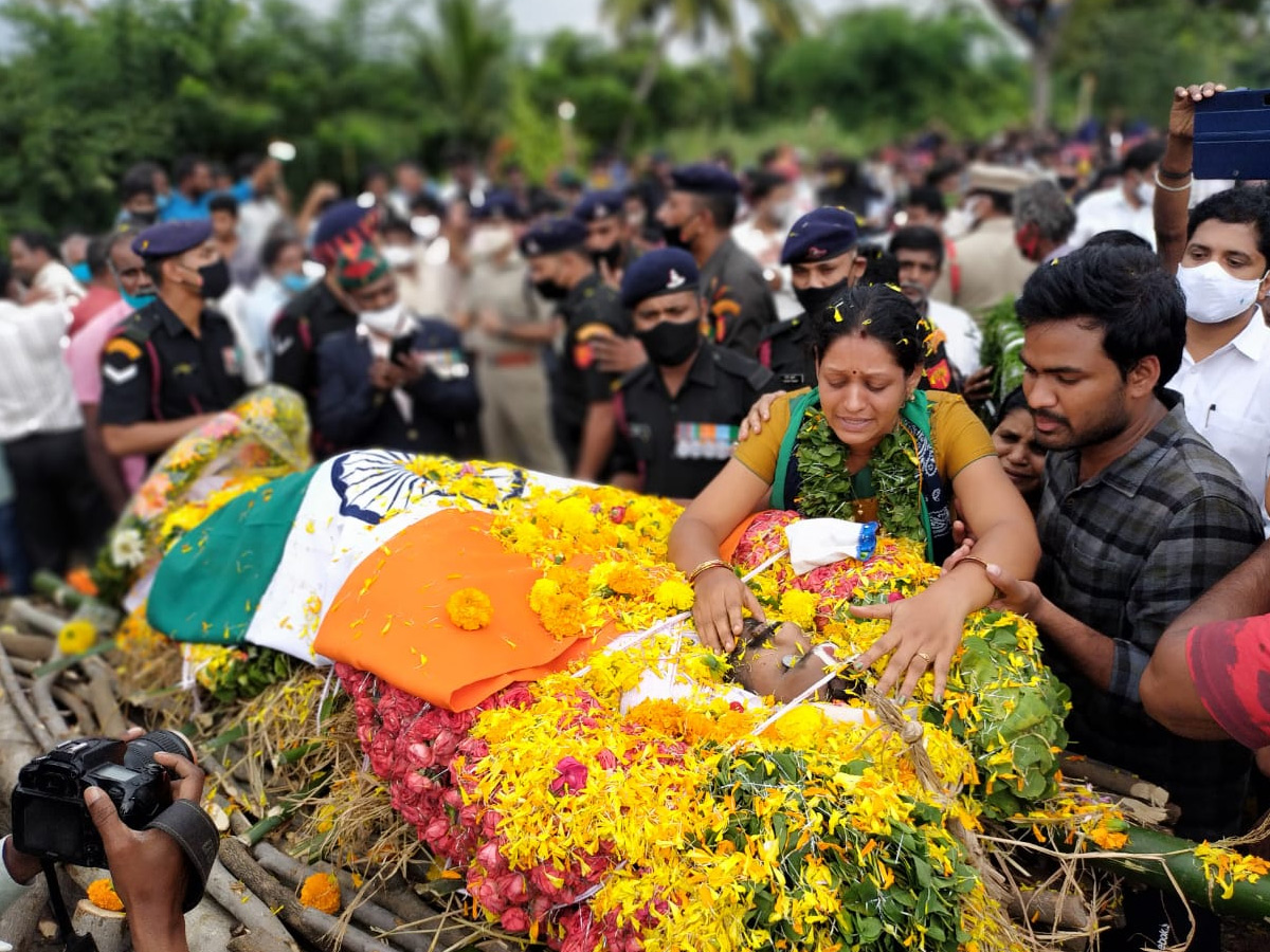 jawan praveen kumar reddy funerals today reddyvaripalli photo gallery - Sakshi30