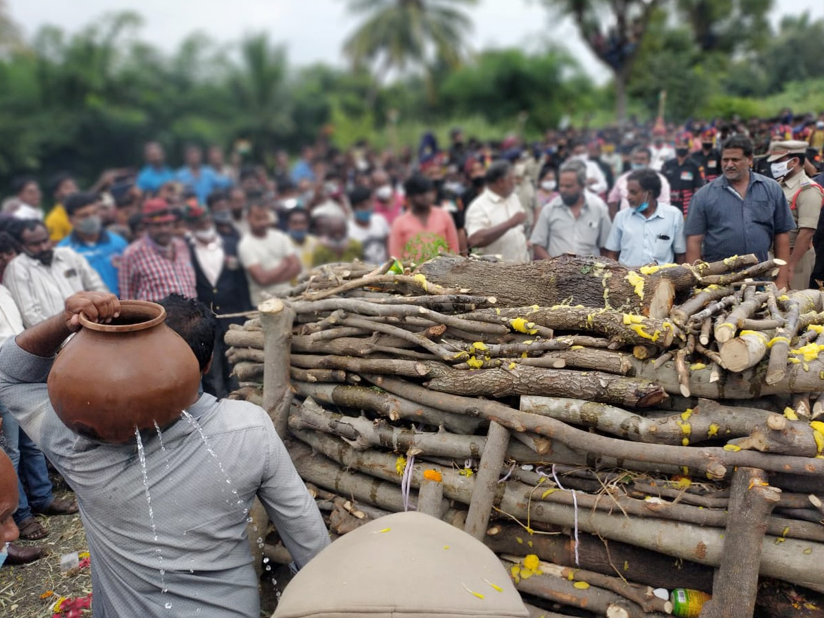 jawan praveen kumar reddy funerals today reddyvaripalli photo gallery - Sakshi32