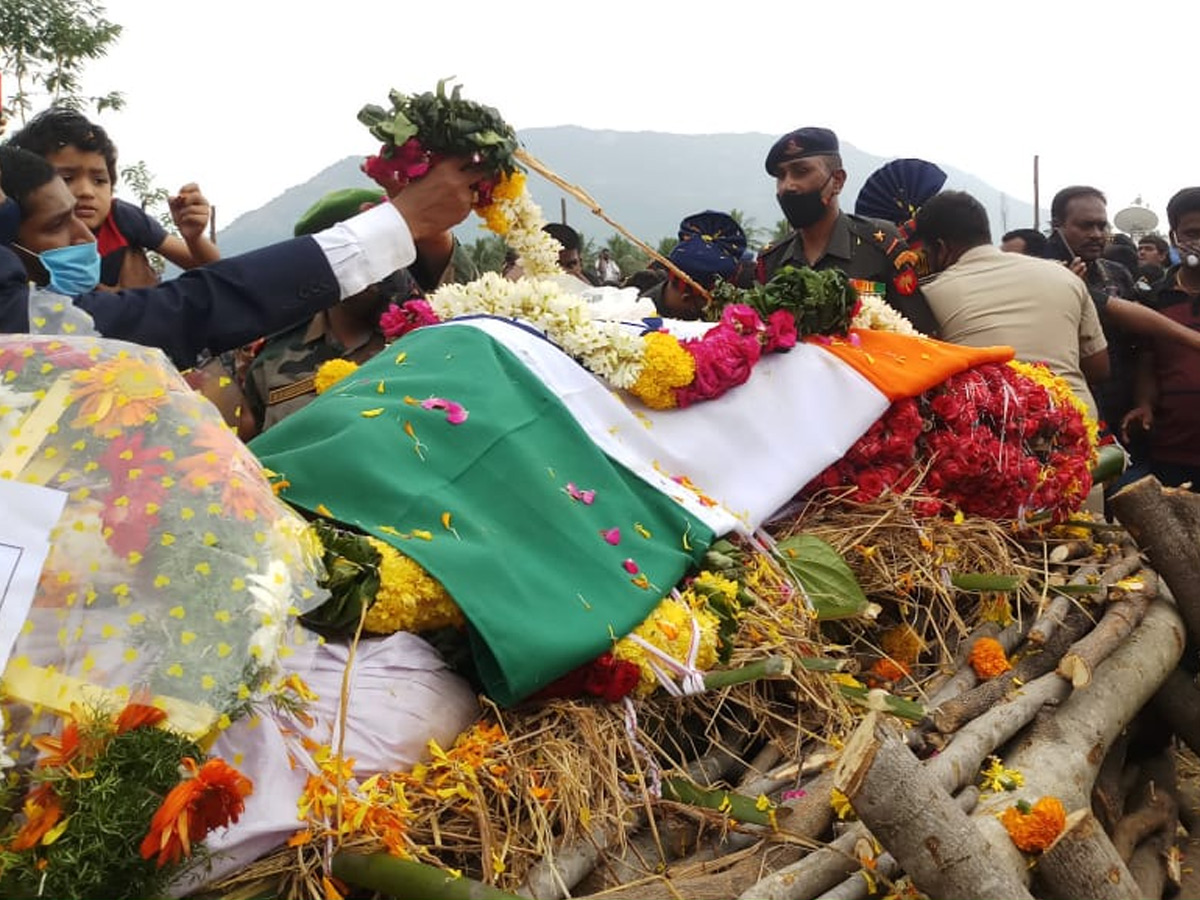 jawan praveen kumar reddy funerals today reddyvaripalli photo gallery - Sakshi33