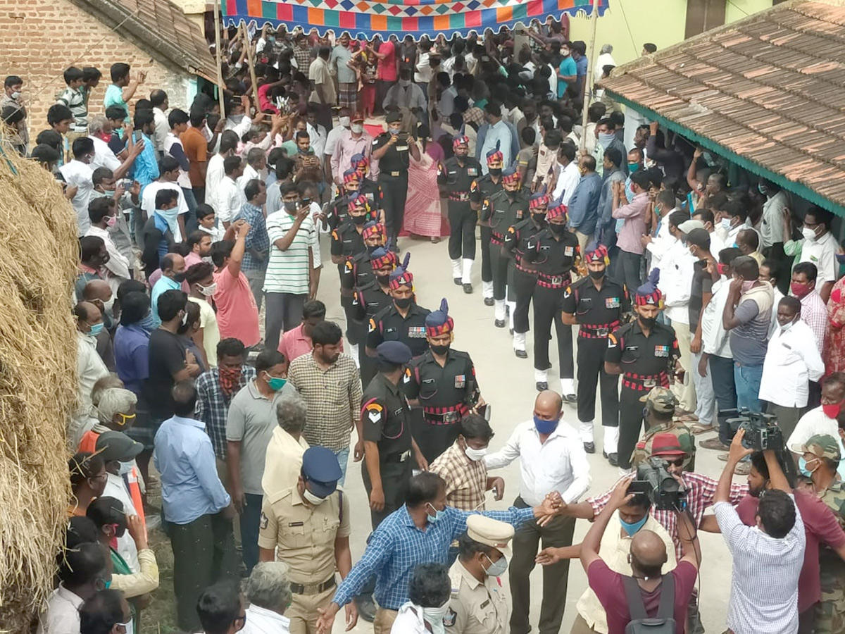 jawan praveen kumar reddy funerals today reddyvaripalli photo gallery - Sakshi21