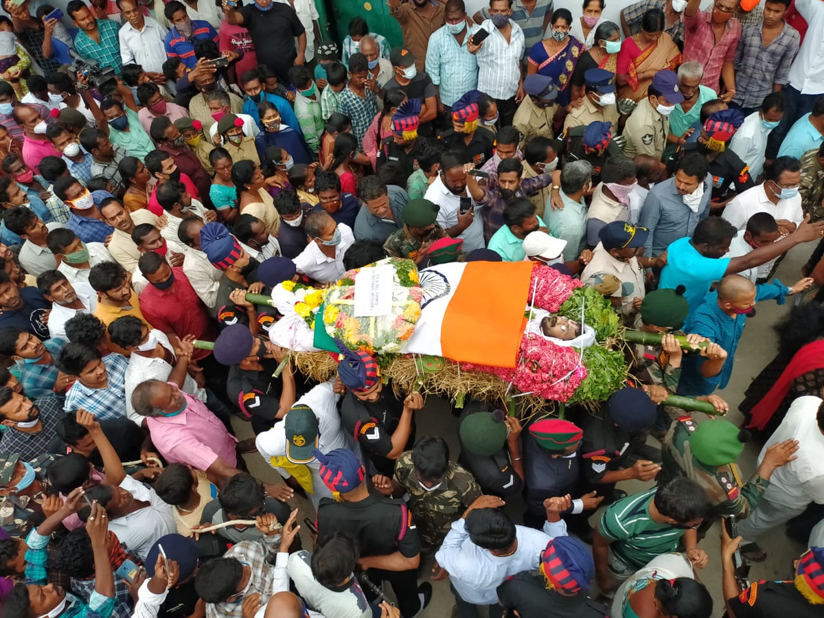 jawan praveen kumar reddy funerals today reddyvaripalli photo gallery - Sakshi23
