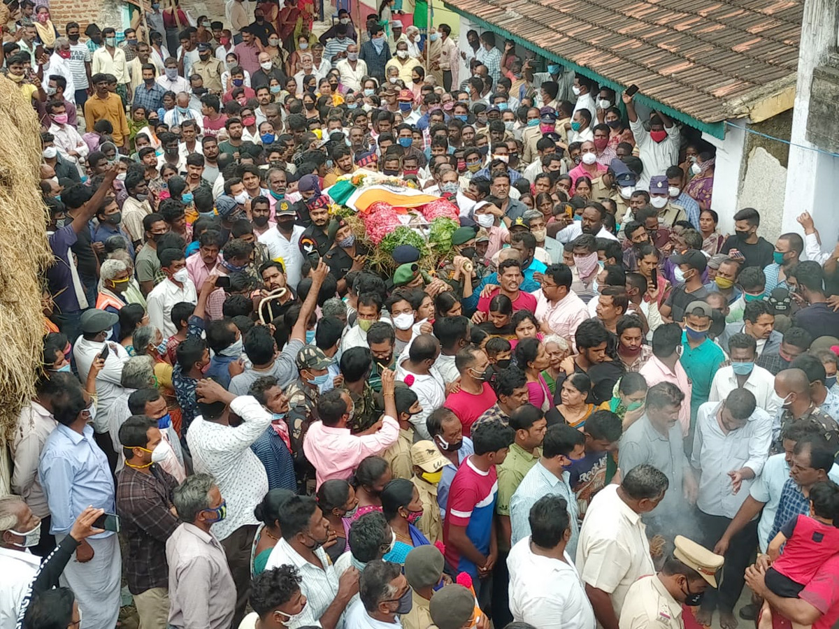 jawan praveen kumar reddy funerals today reddyvaripalli photo gallery - Sakshi24