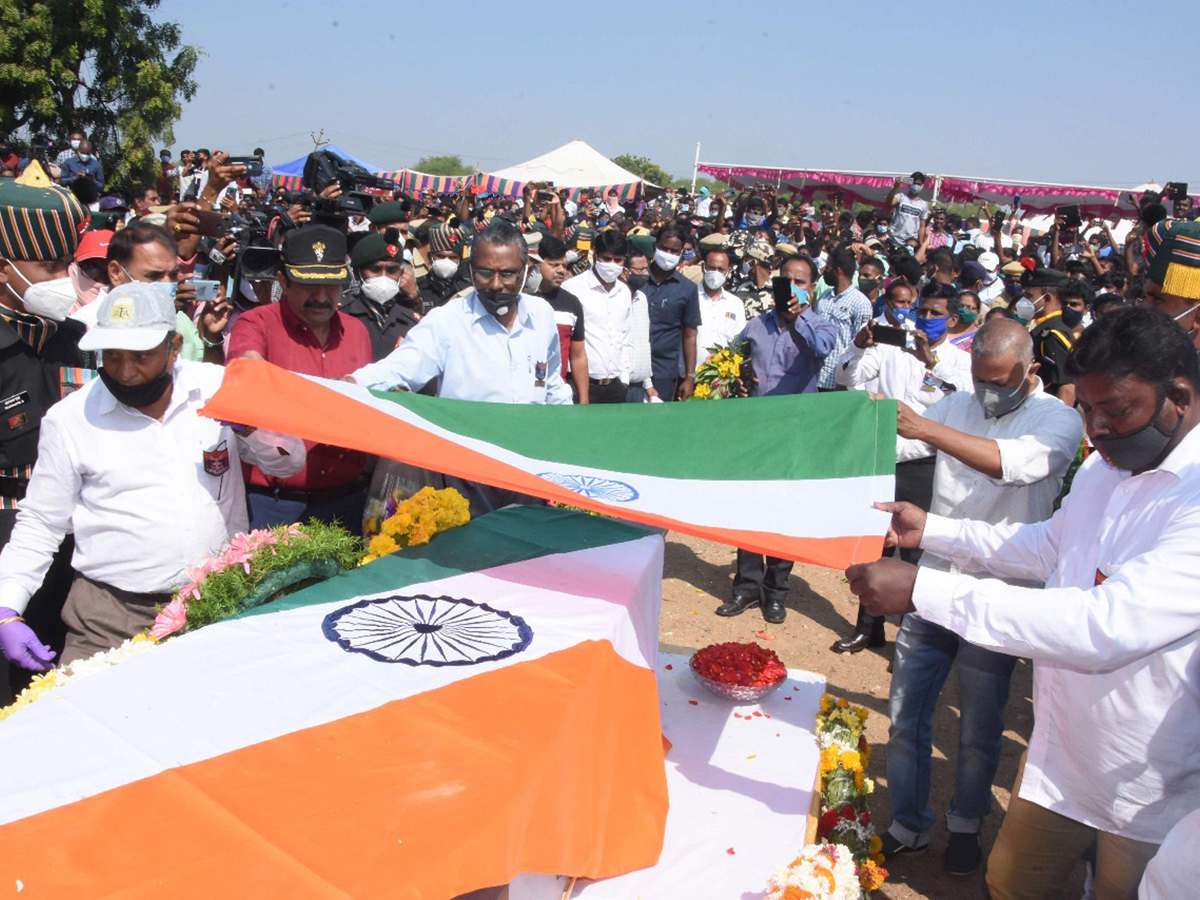 Army Jawan Ryada Mahesh Funeral Photo Gallery - Sakshi13