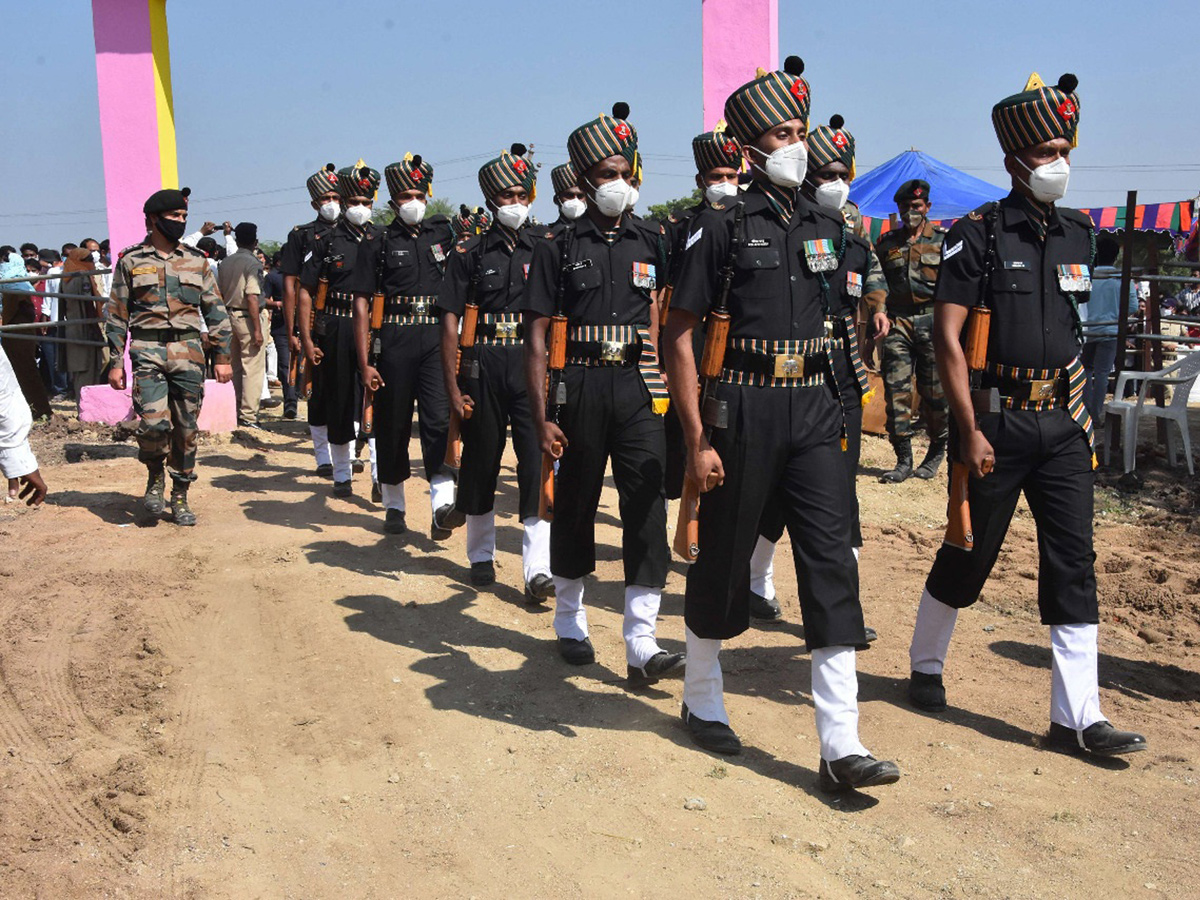 Army Jawan Ryada Mahesh Funeral Photo Gallery - Sakshi16