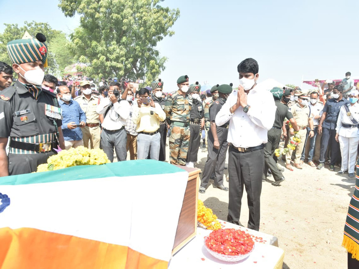 Army Jawan Ryada Mahesh Funeral Photo Gallery - Sakshi28