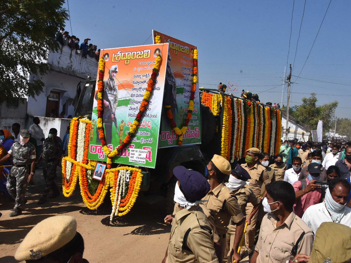 Army Jawan Ryada Mahesh Funeral Photo Gallery - Sakshi33