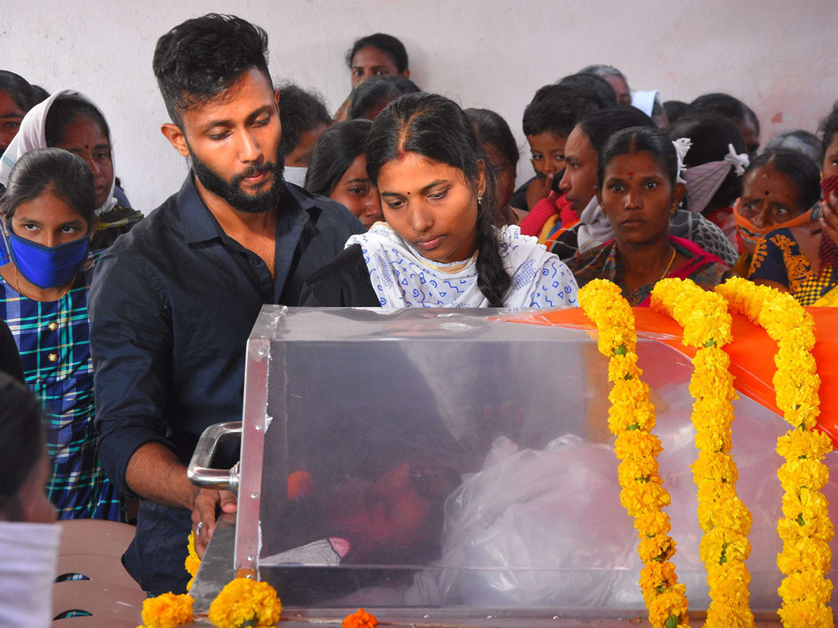 Army Jawan Ryada Mahesh Funeral Photo Gallery - Sakshi38