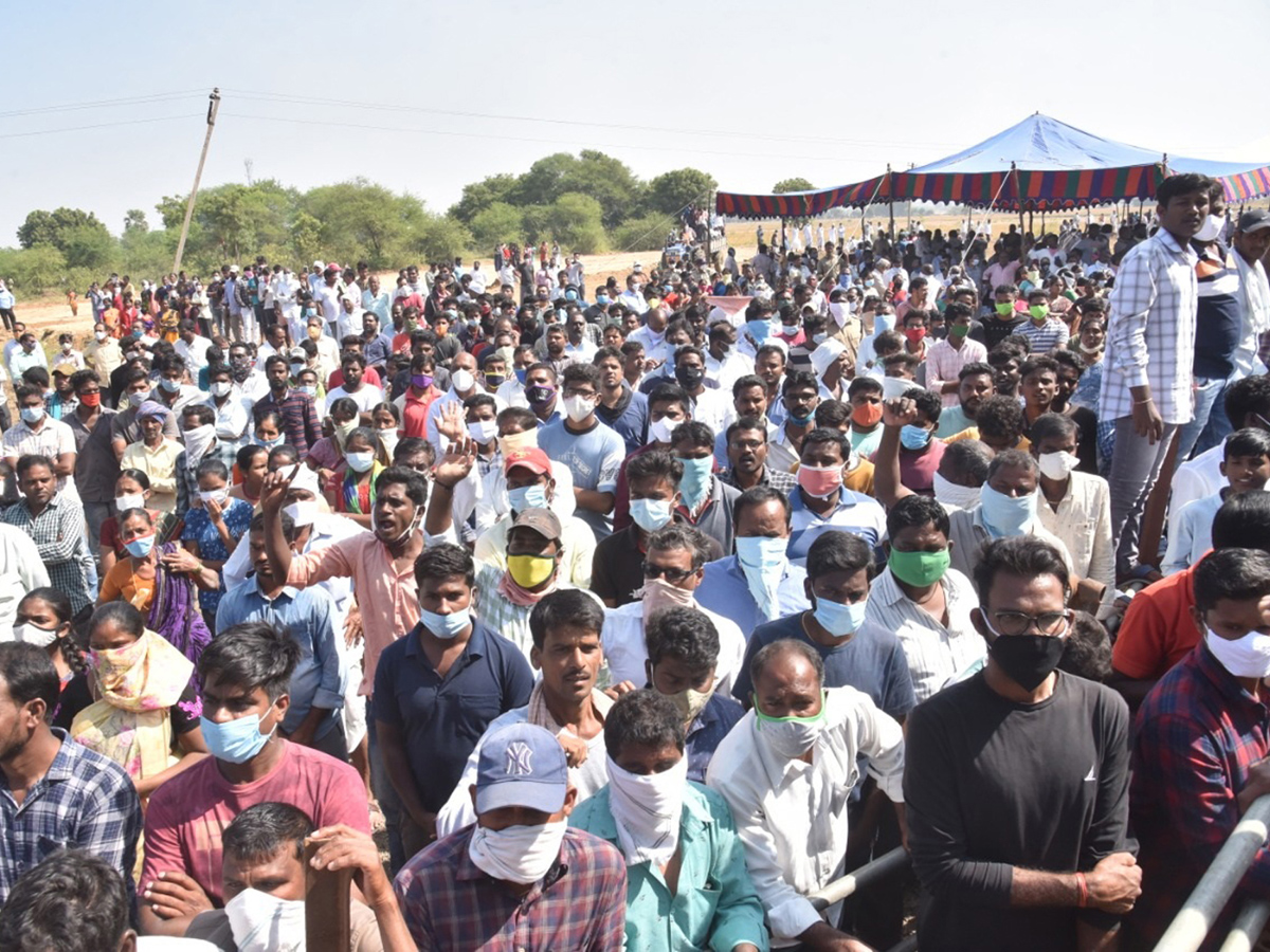 Army Jawan Ryada Mahesh Funeral Photo Gallery - Sakshi5