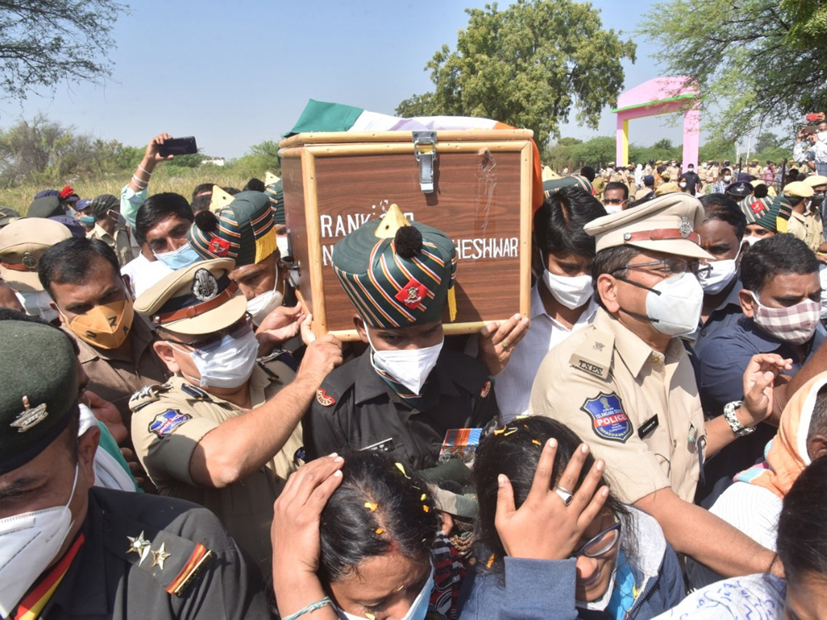 Army Jawan Ryada Mahesh Funeral Photo Gallery - Sakshi7