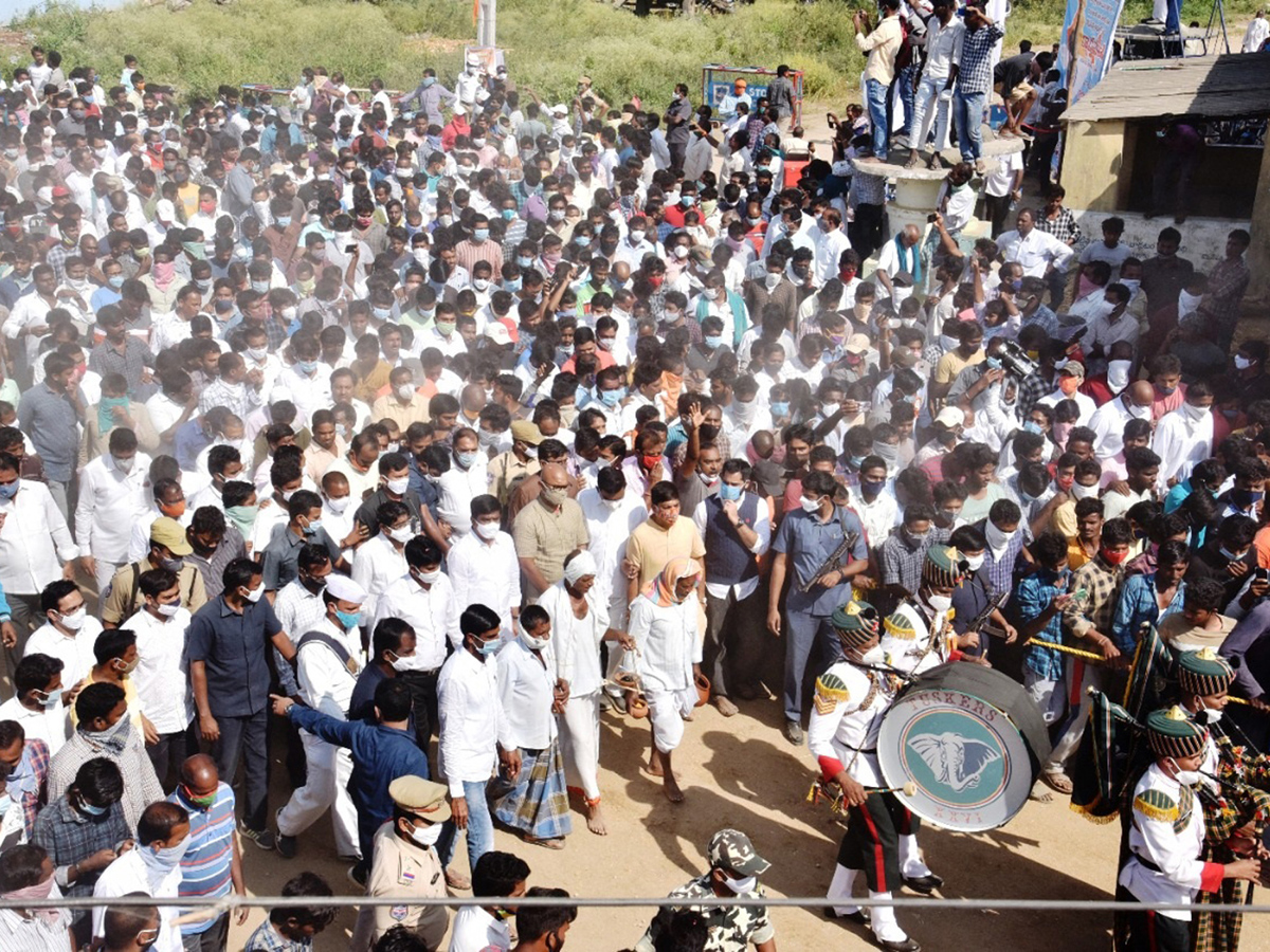 Army Jawan Ryada Mahesh Funeral Photo Gallery - Sakshi8