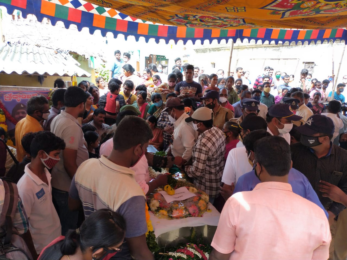 jawan praveen kumar reddy funerals today reddyvaripalli photo gallery - Sakshi10